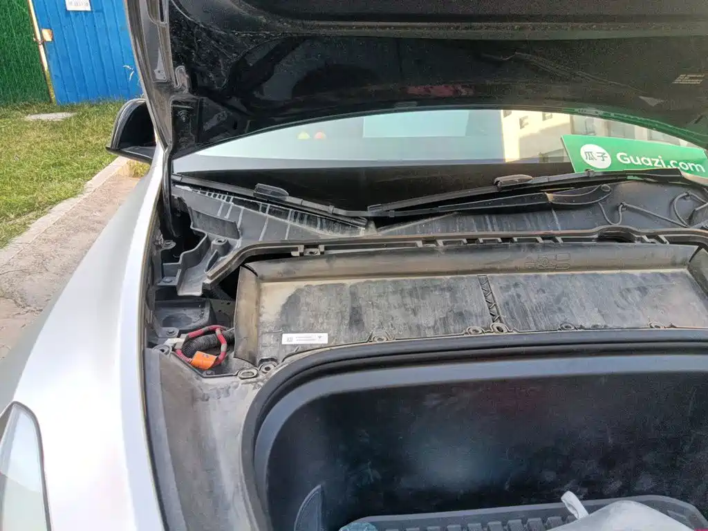 Tesla Model Y — миниатюра 20
