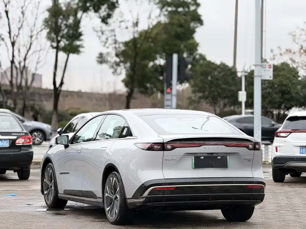 MAZDA EZ 6