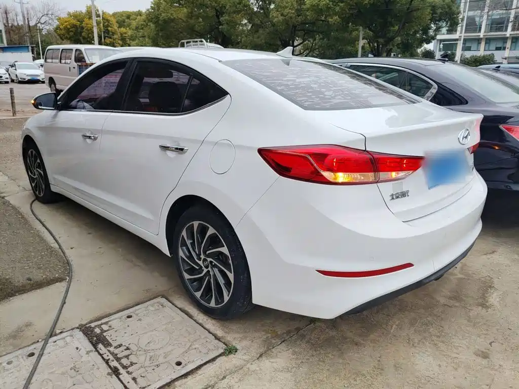 Hyundai Elantra — миниатюра 23