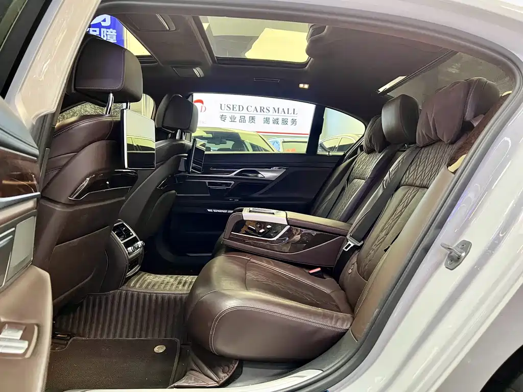 BMW 7 Series — миниатюра 8