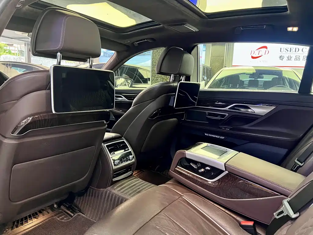 BMW 7 Series — миниатюра 18