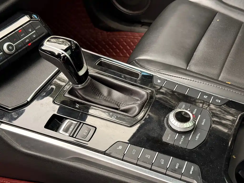 WEI PAI WEI BRAND VV7