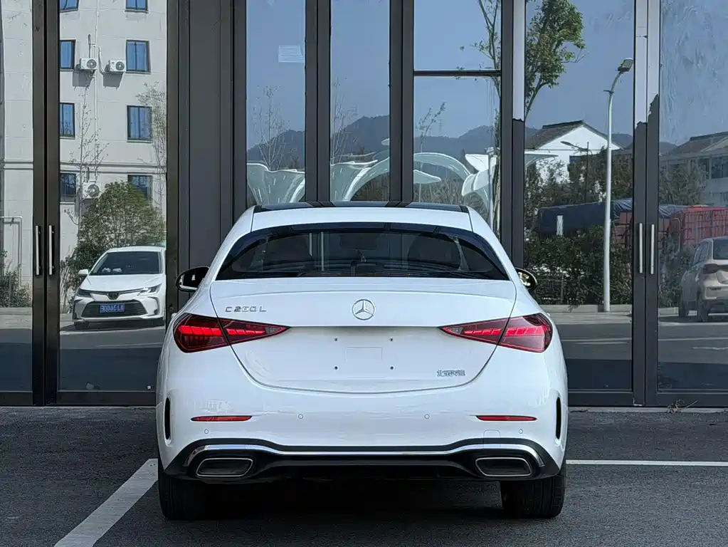 Mercedes-Benz C-Class — миниатюра 13