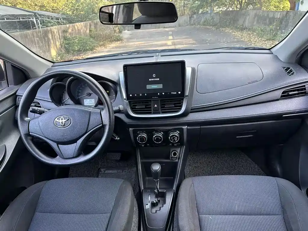 TOYOTA YARIS L TO ENJOY