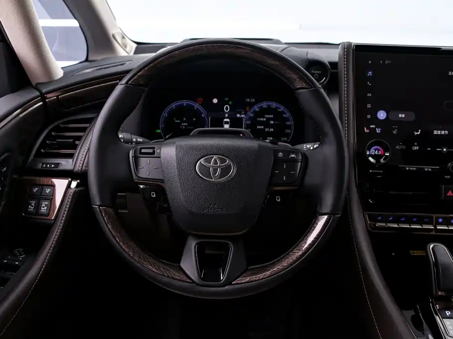Toyota Alphard — миниатюра 7