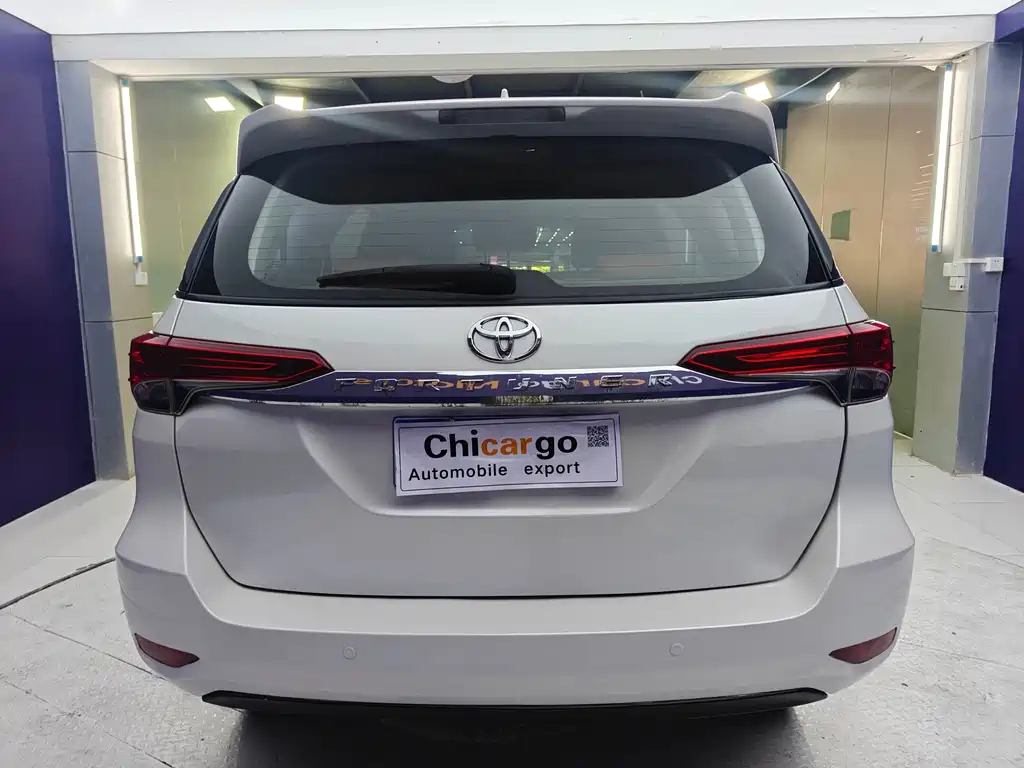 Toyota Fortuner — миниатюра 5