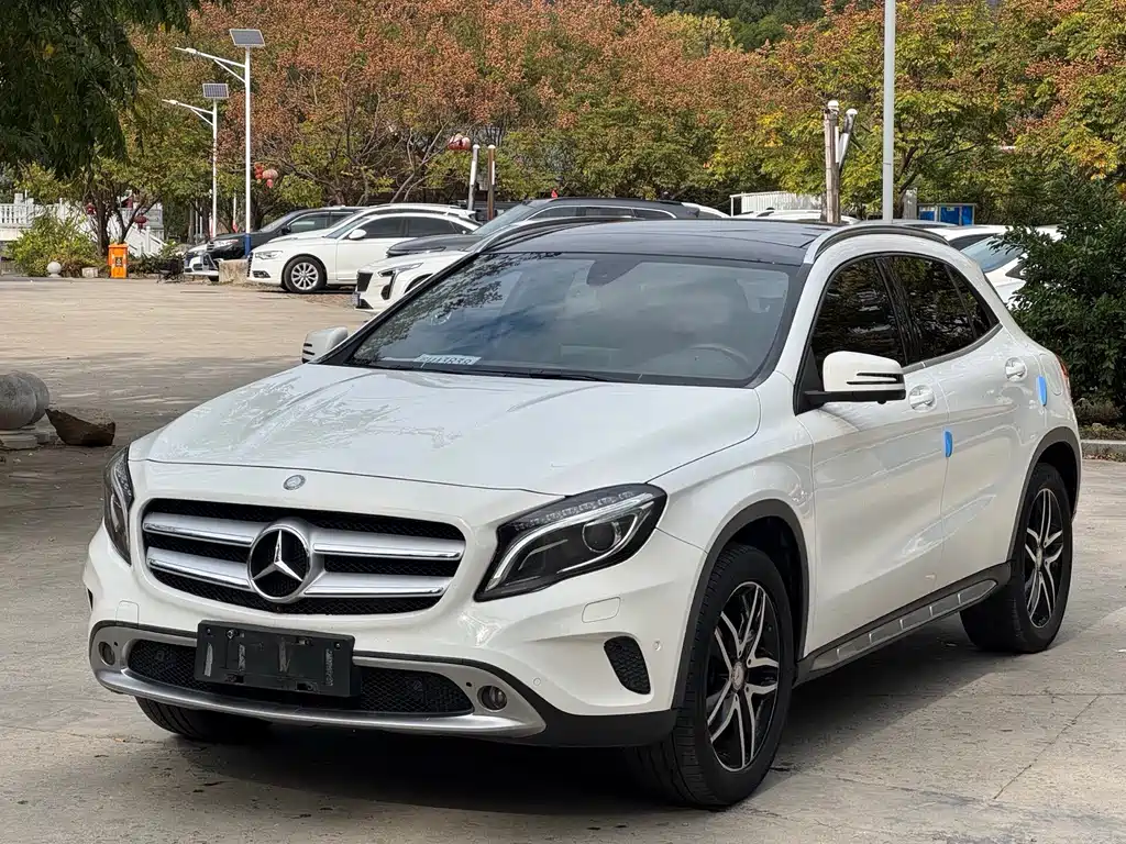 MERCEDES-BENZ GLA