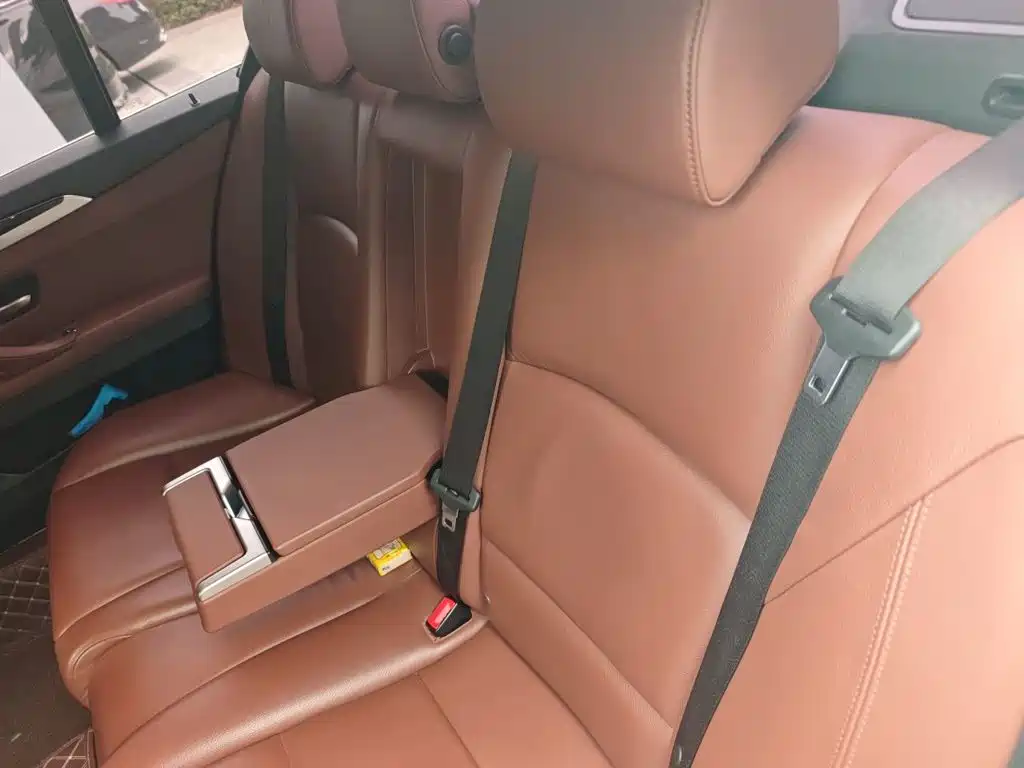 BMW 5 Series — миниатюра 15
