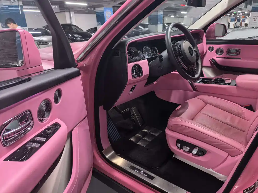 Rolls-Royce Cullinan 2018 мест