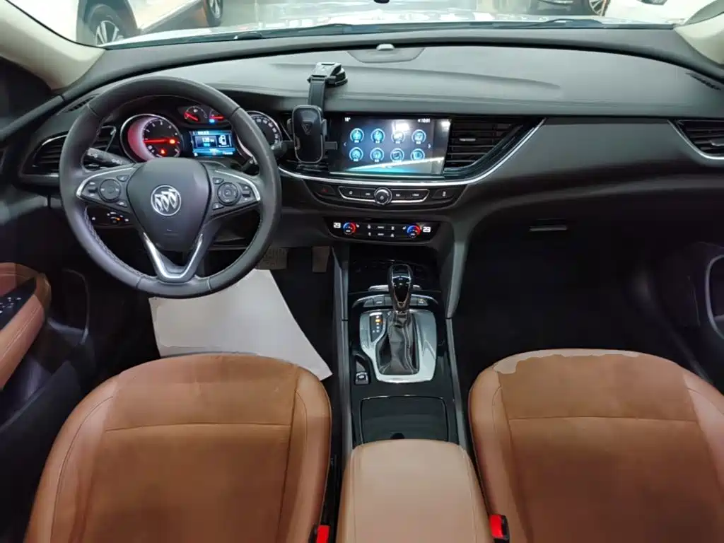 Buick Regal — миниатюра 10