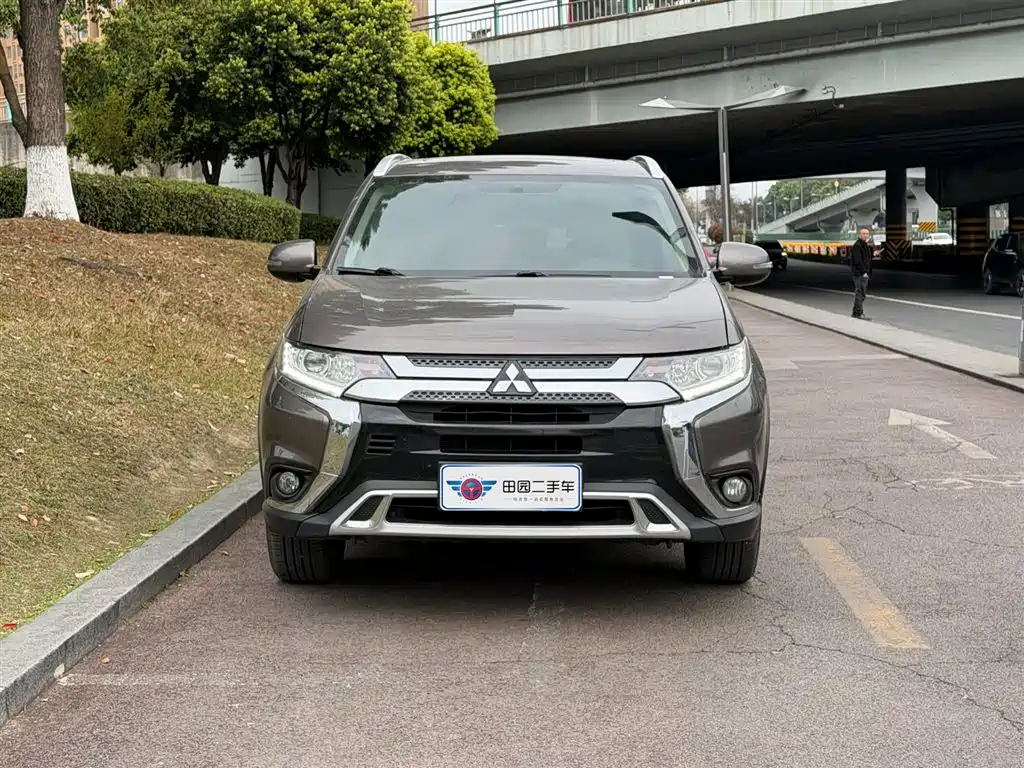 MITSUBISHI OUTLANDER