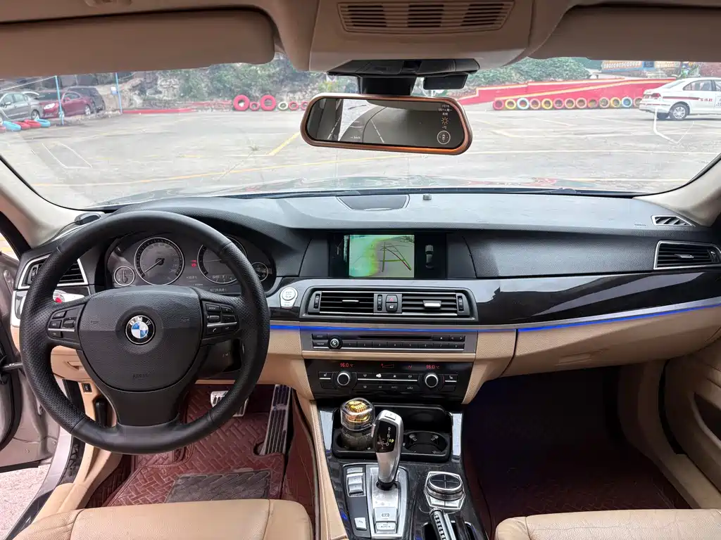 BMW 5 Series — миниатюра 8