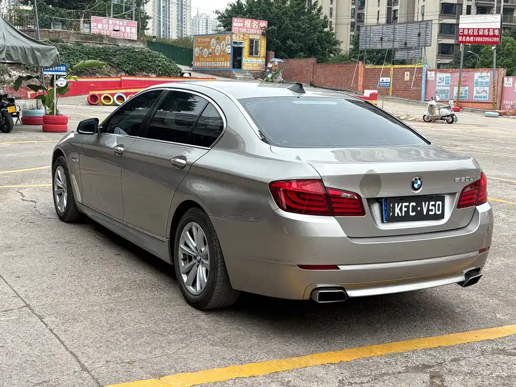 BMW 5 Series — миниатюра 3