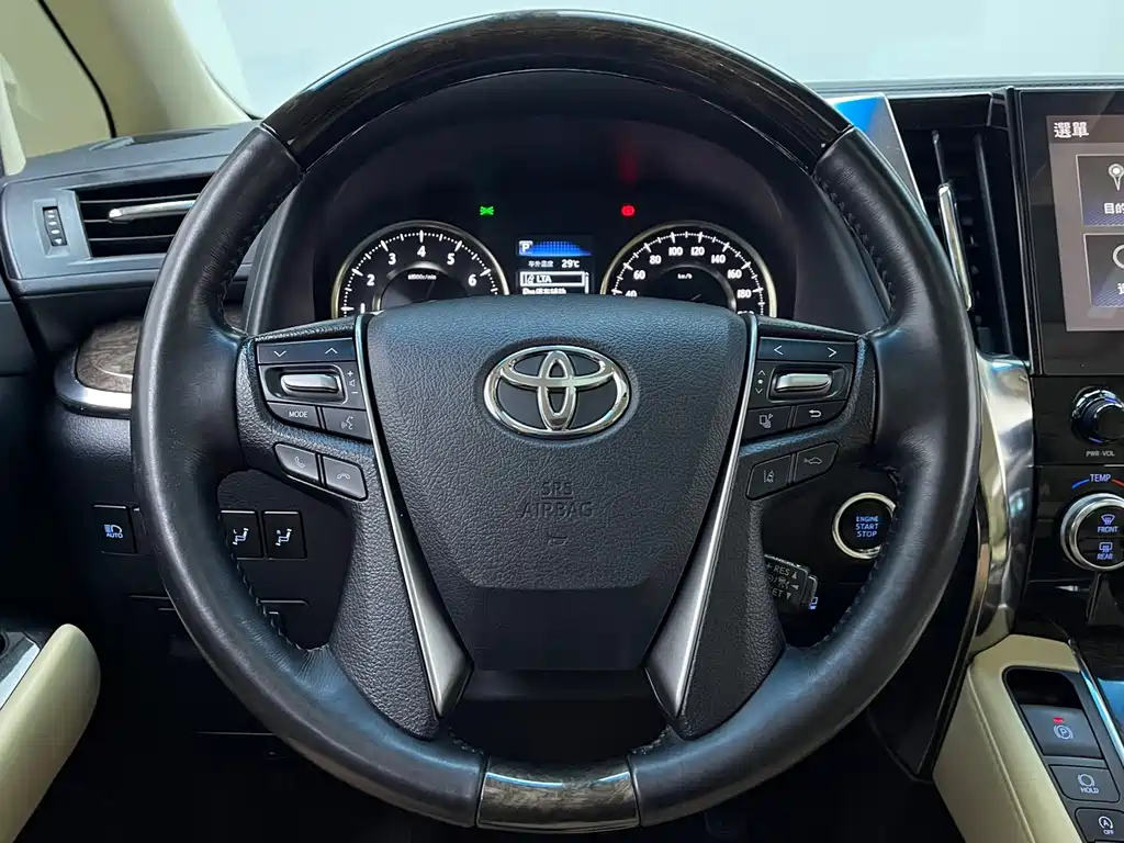 Toyota Alphard — миниатюра 12