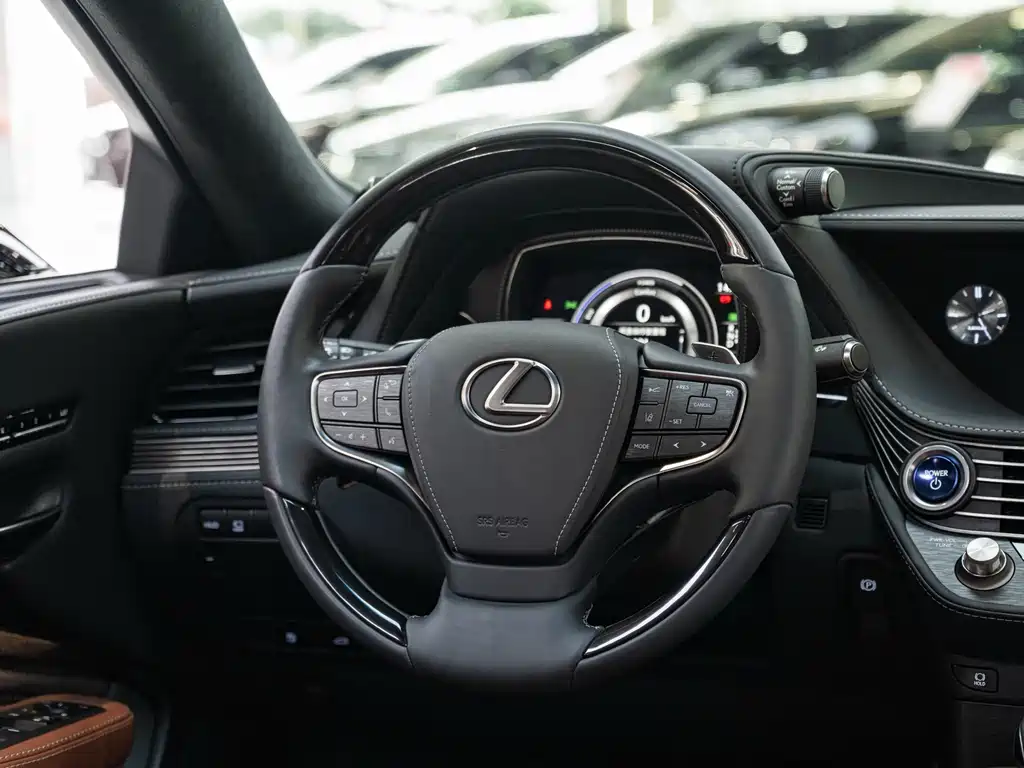Lexus LS — миниатюра 14