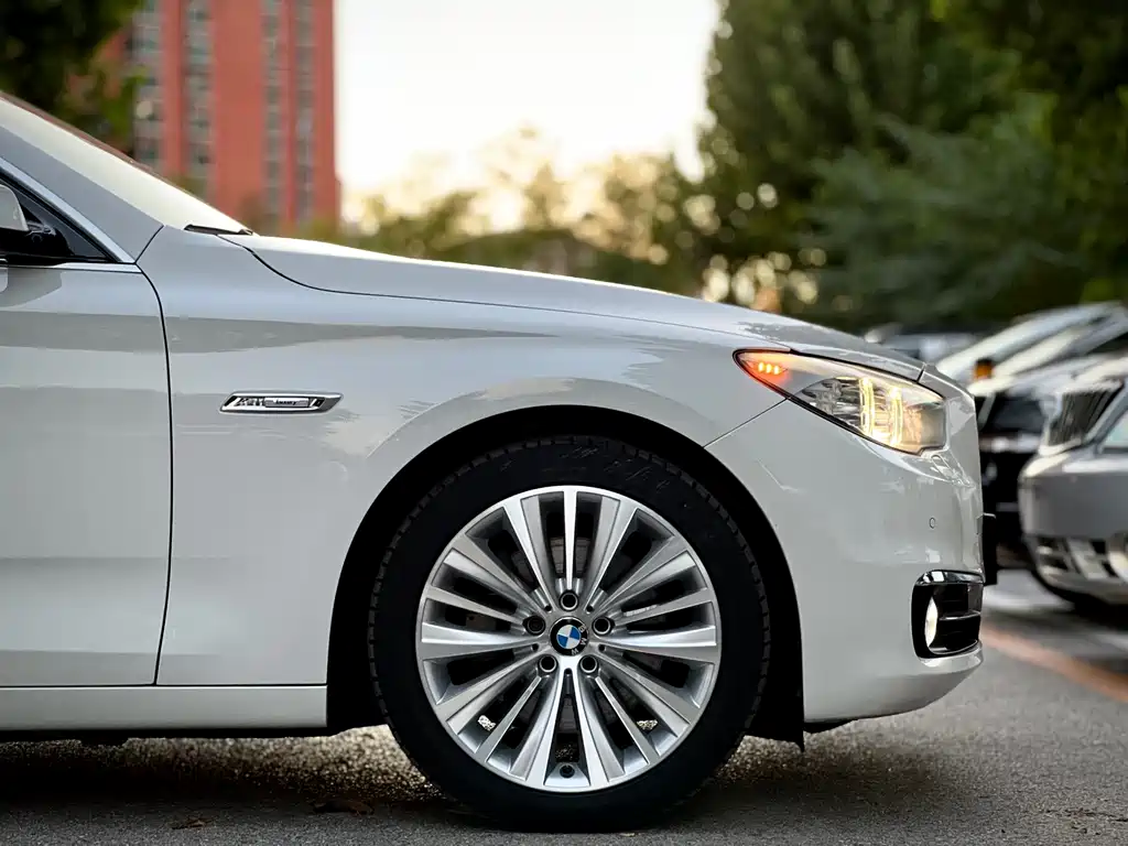 BMW 5 Series GT — миниатюра 45