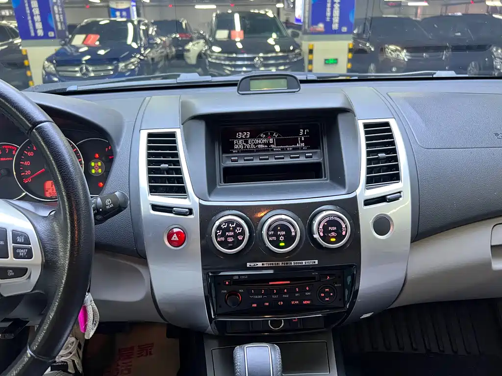 Mitsubishi Pajero Sport — миниатюра 8