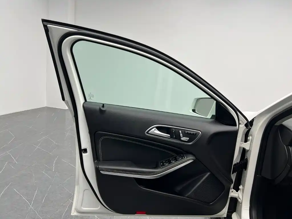Mercedes-Benz GLA — миниатюра 12