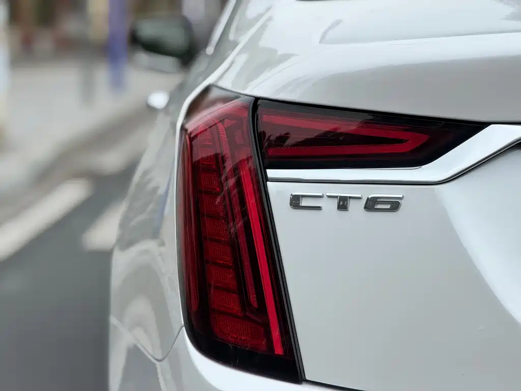 CADILLAC CT6