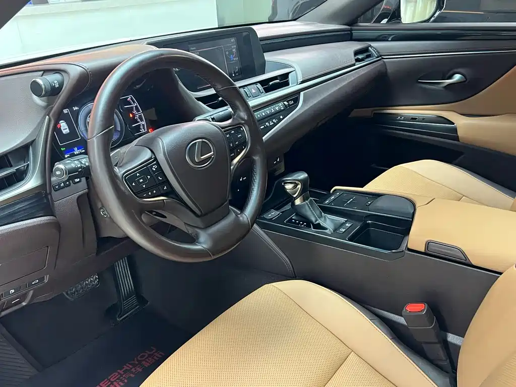 Lexus ES — миниатюра 8