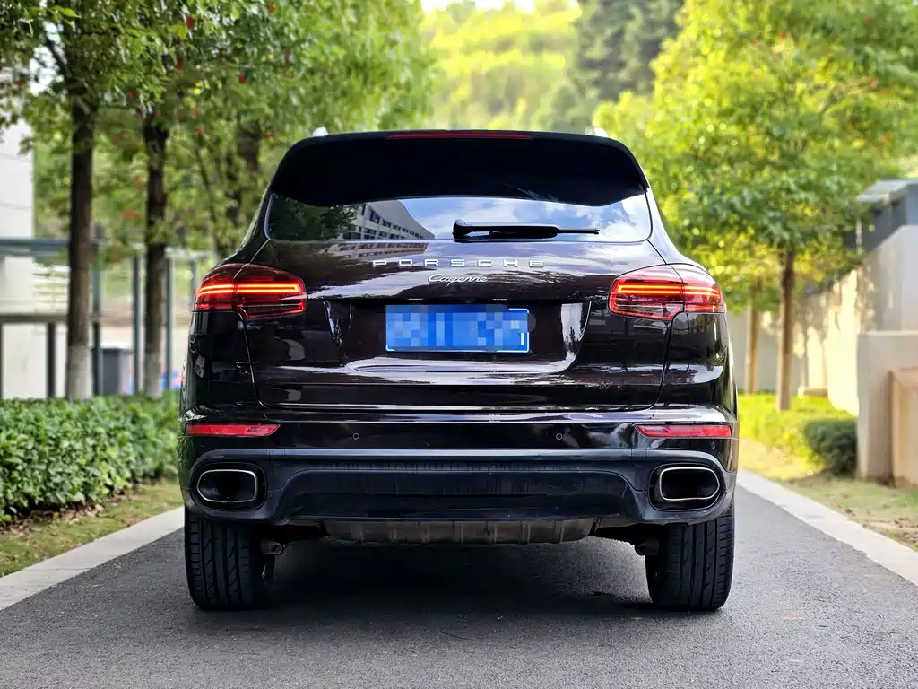 Porsche Cayenne — миниатюра 10