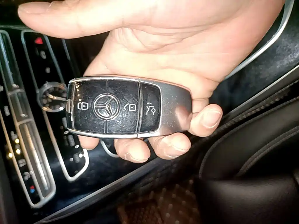 Mercedes-Benz E-Class — миниатюра 9