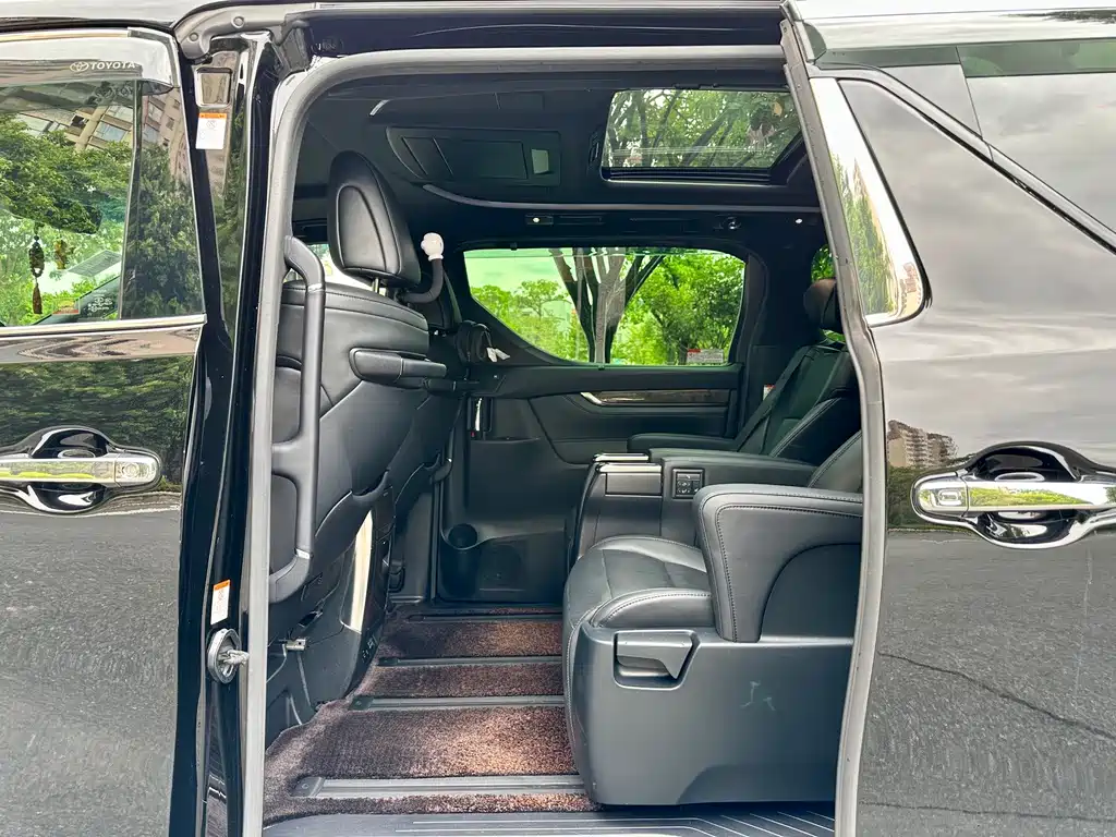 Toyota Vellfire — миниатюра 14