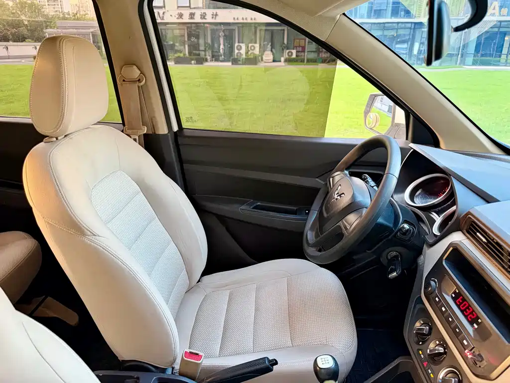 Wuling Hongguang — миниатюра 10