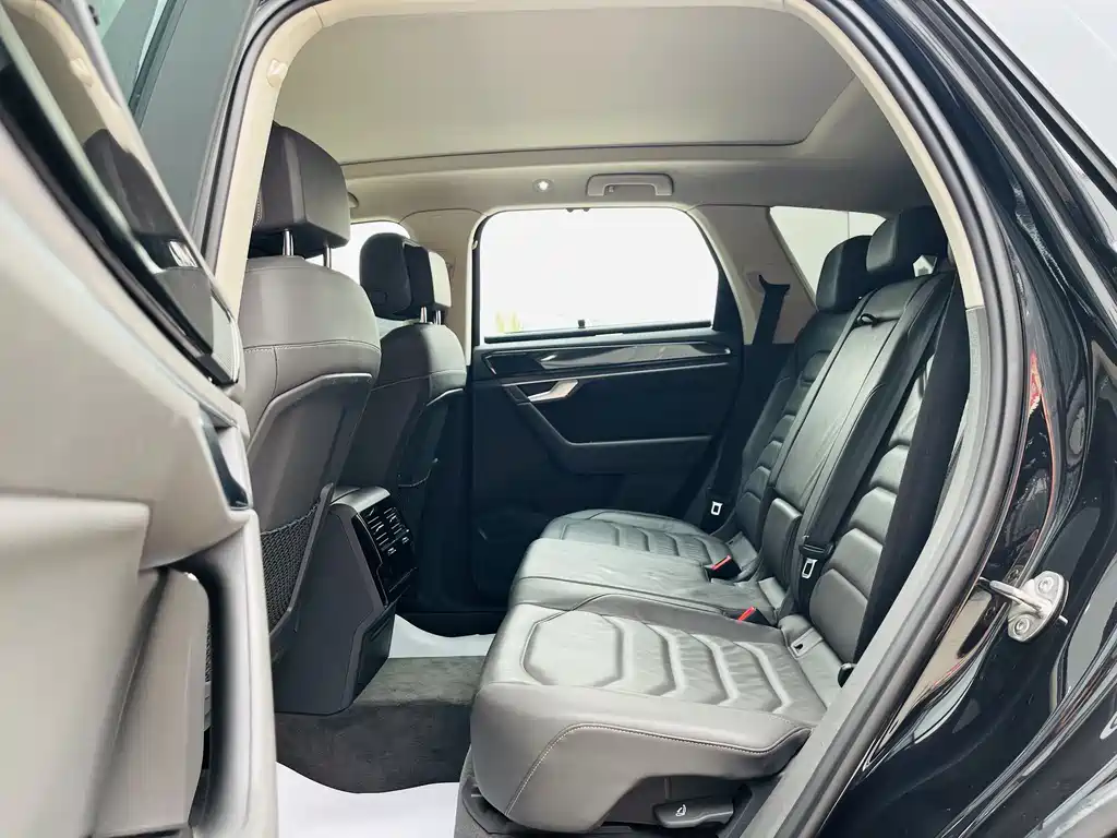 Volkswagen Touareg 2021 3.0TSI Sport