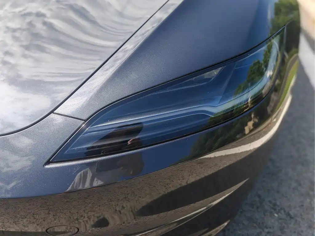 Tesla Model 3 — миниатюра 3