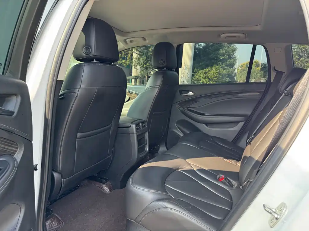 Buick Envision Plus — миниатюра 5