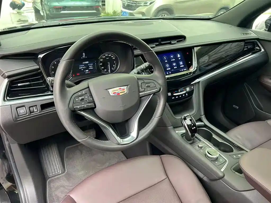 CADILLAC XT6