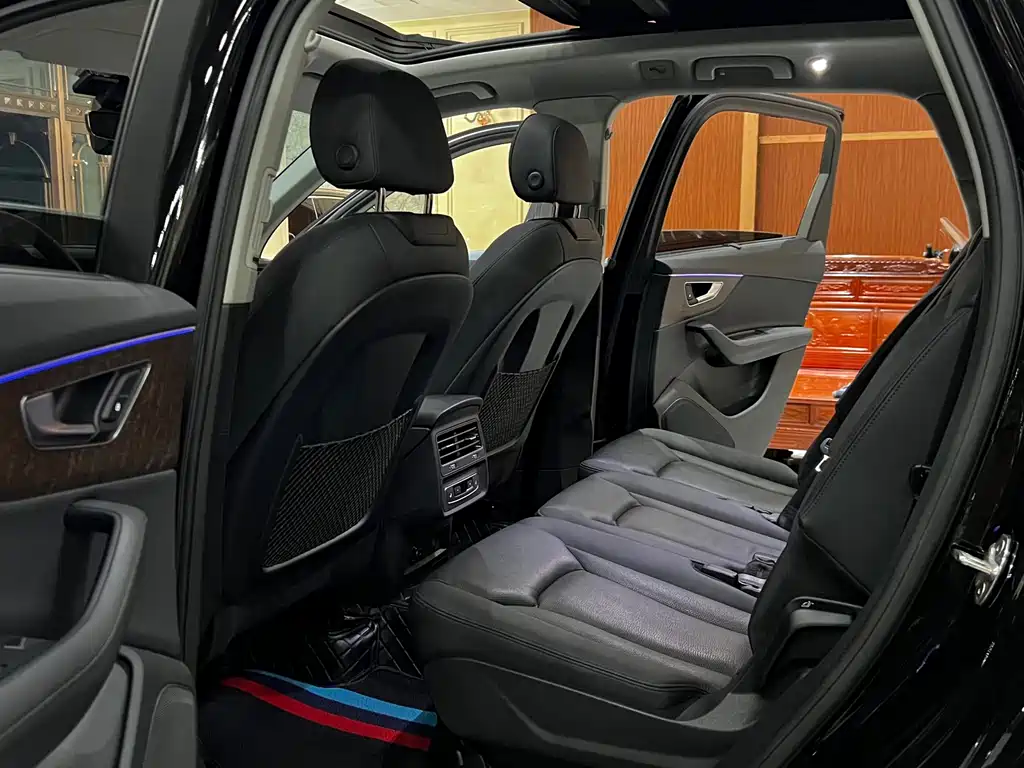 Audi Q7 — миниатюра 12