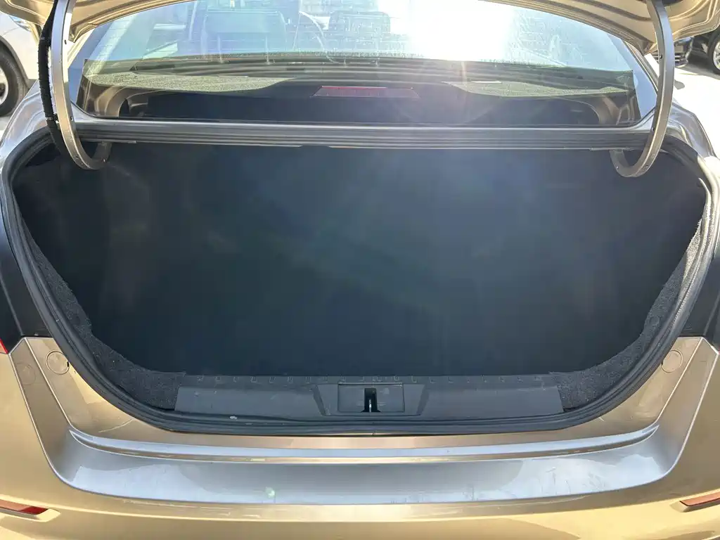 Geely Emgrand — миниатюра 6