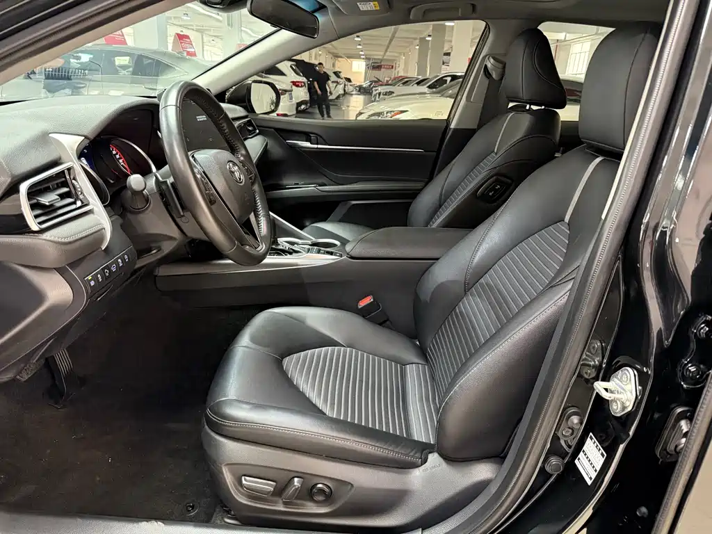 Toyota Camry — миниатюра 6