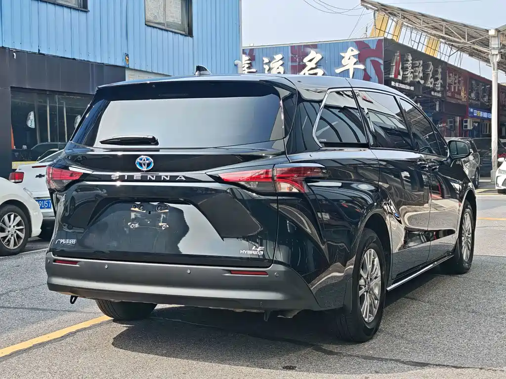 Toyota Sienna — миниатюра 10