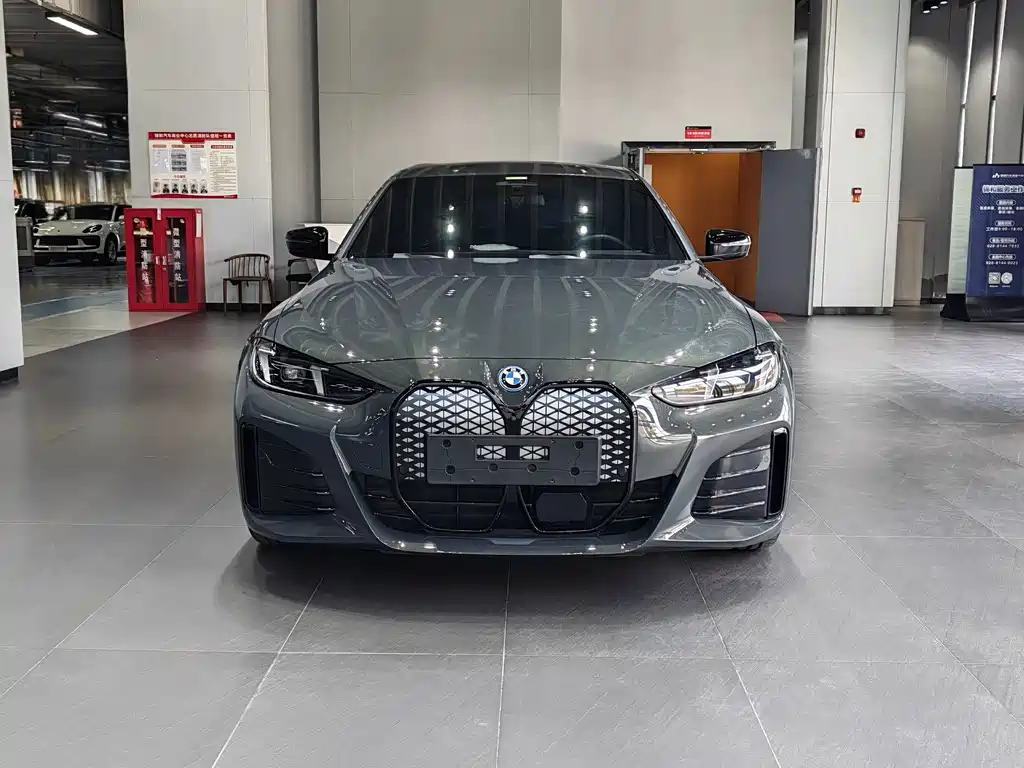 BMW i4 — миниатюра 2