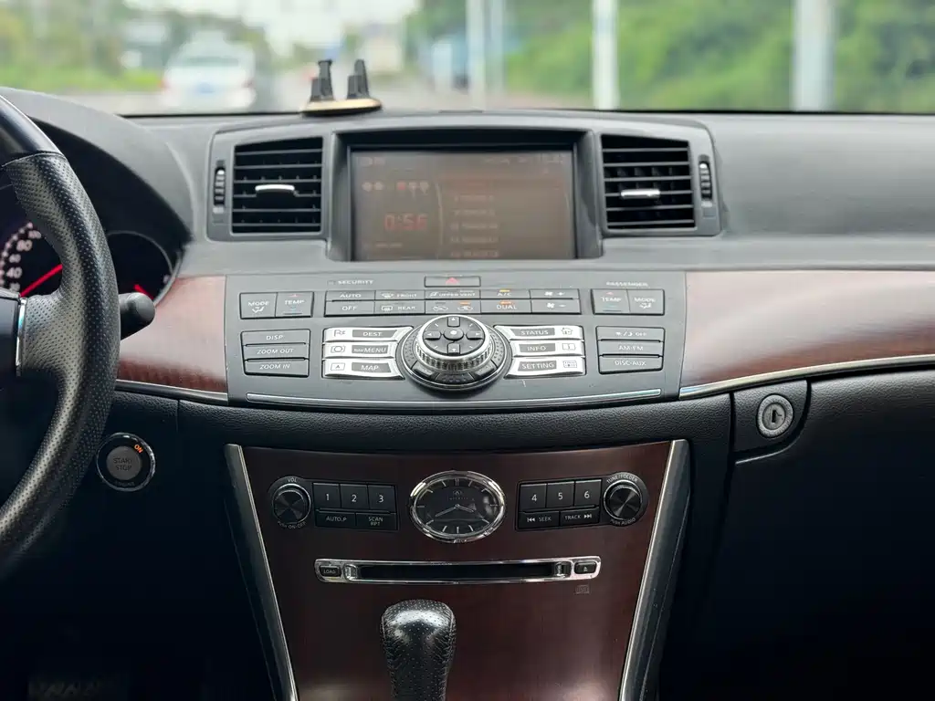 Infiniti M — миниатюра 11