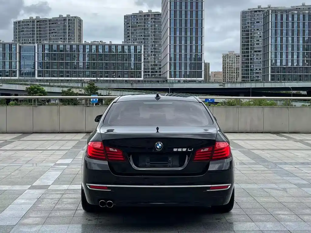 BMW 5 Series — миниатюра 9