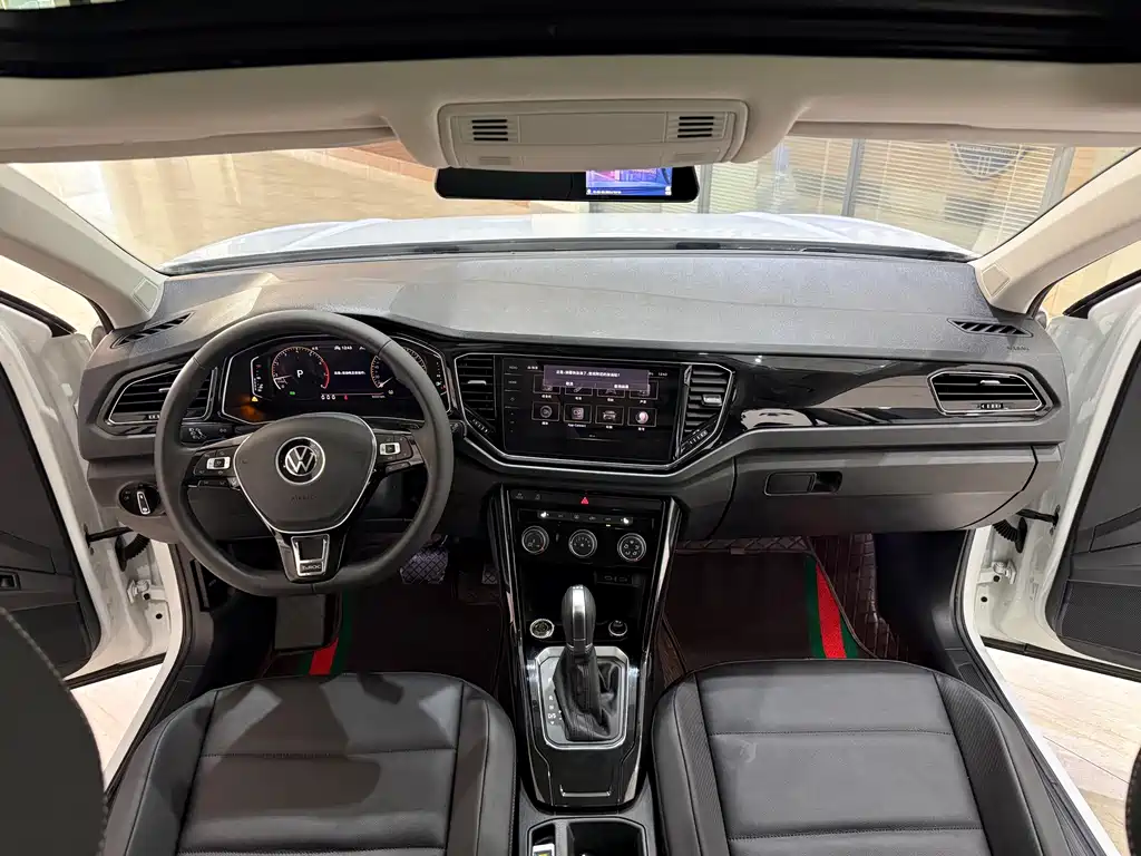 Volkswagen T-Roc — миниатюра 12