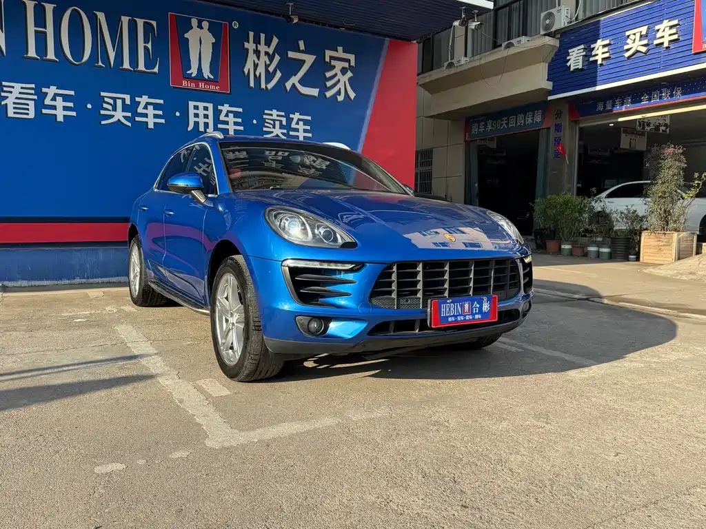 PORSCHE MACAN