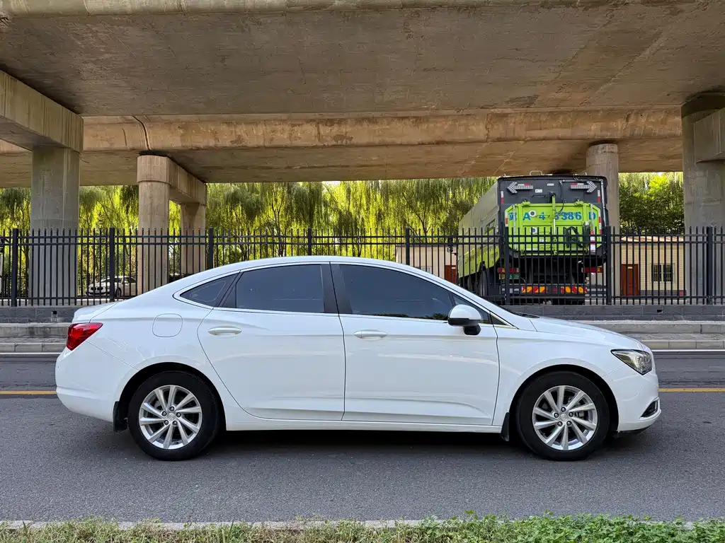 Buick Verano — миниатюра 4