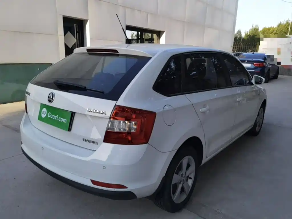 Skoda Rapid Spaceback — миниатюра 7