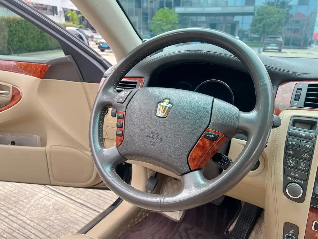 Toyota Crown — миниатюра 13