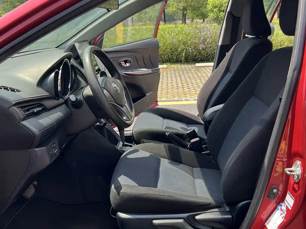 Toyota Yaris L — миниатюра 11