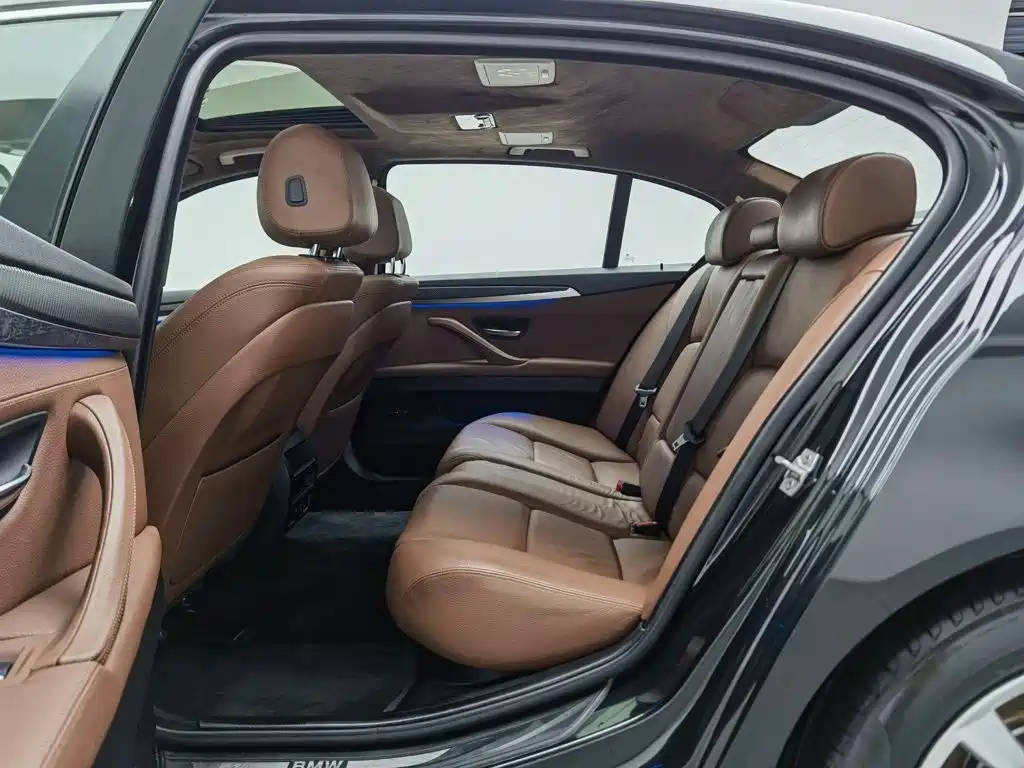 BMW 5 Series — миниатюра 15