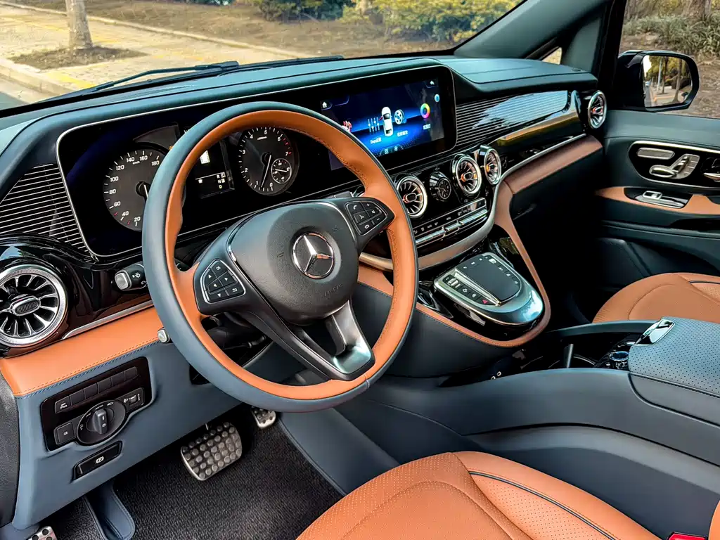Mercedes-Benz Vito 2023 2.0T 7 мест