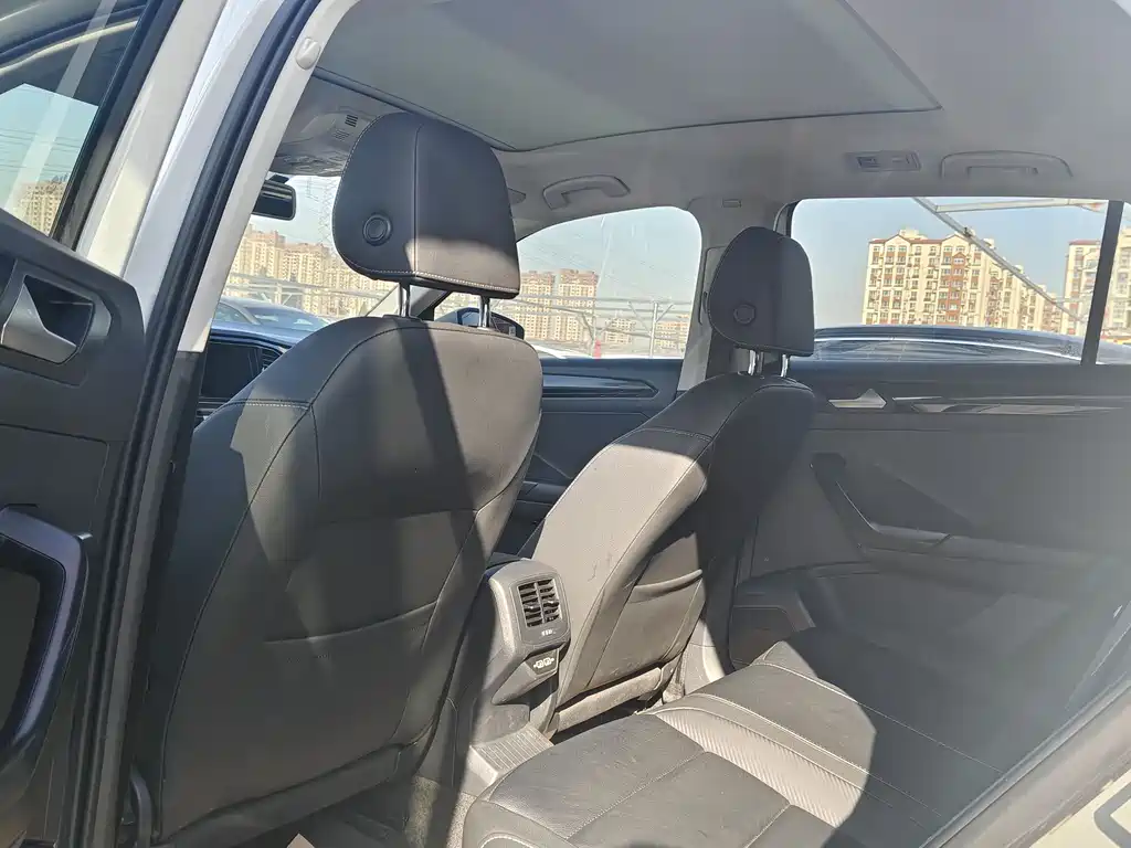 VOLKSWAGEN T ROC EXPLORING SONGS