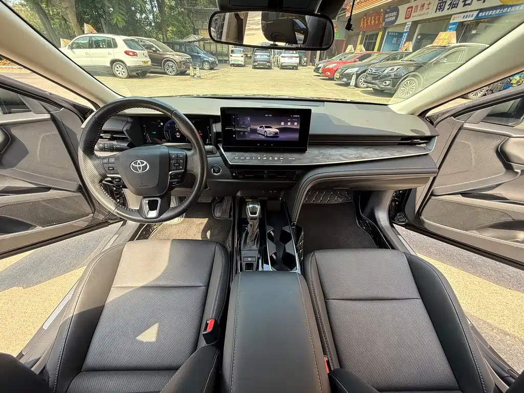 Toyota Camry — миниатюра 10
