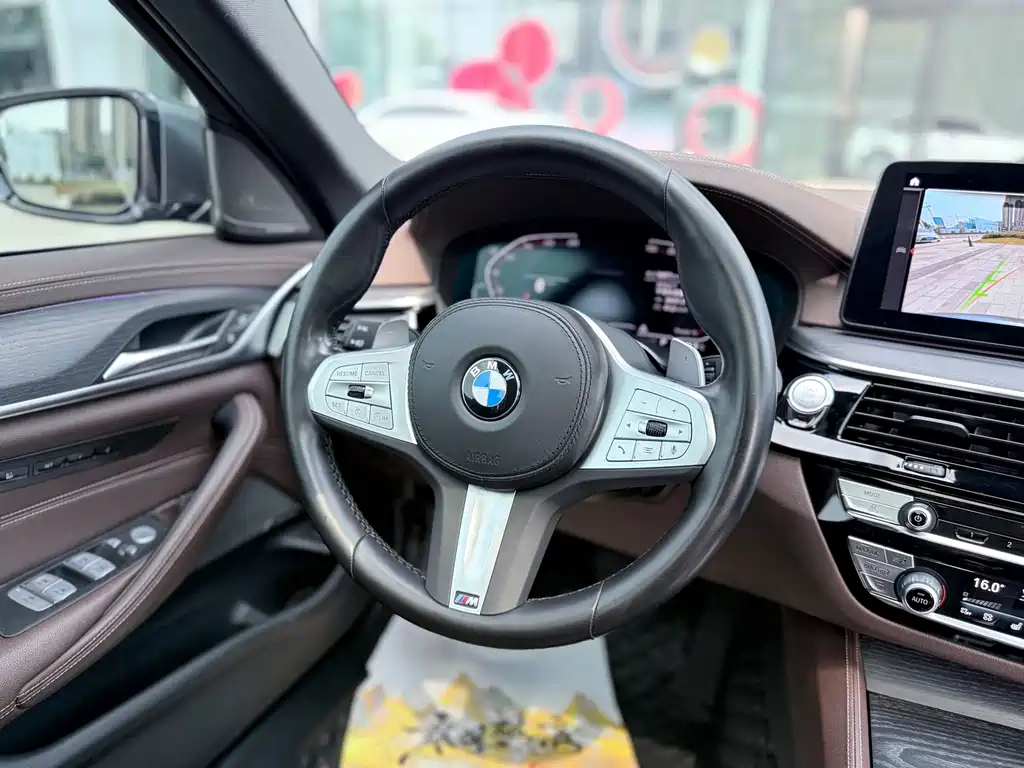 BMW 5 Series — миниатюра 27
